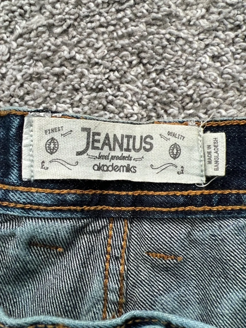 Akademiks Jeanius Men’s Relaxed Fit Distressed Patch Denim Jeans - Size 48